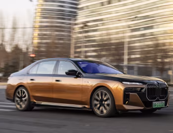 BMW i7 M70L xDrive [China] (G70) '2023–26