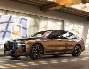 BMW i7 M70L xDrive [China] (G70) '2023–26