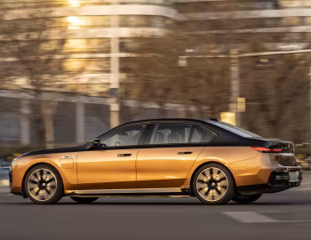 BMW i7 M70L xDrive [China] (G70) '2023–26