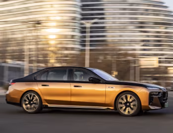 BMW i7 M70L xDrive [China] (G70) '2023–26