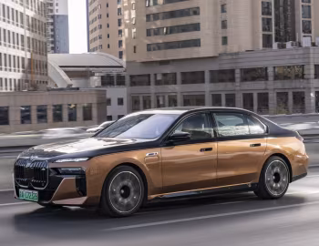 BMW i7 M70L xDrive [China] (G70) '2023–26