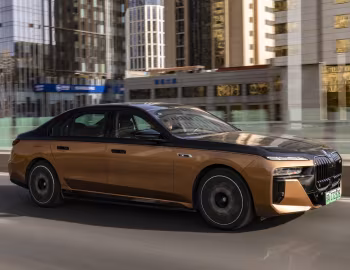 BMW i7 M70L xDrive [China] (G70) '2023–26