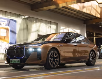 BMW i7 M70L xDrive [China] (G70) '2023–26