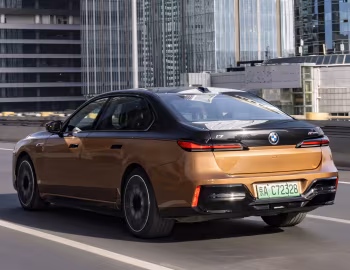 BMW i7 M70L xDrive [China] (G70) '2023–26