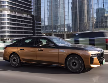 BMW i7 M70L xDrive [China] (G70) '2023–26