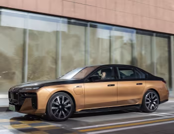 BMW i7 M70L xDrive [China] (G70) '2023–26
