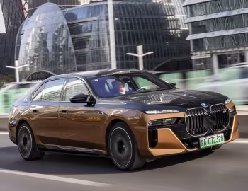 BMW i7 M70L xDrive [China] (G70) '2023–26