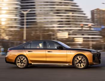 BMW i7 M70L xDrive [China] (G70) '2023–26