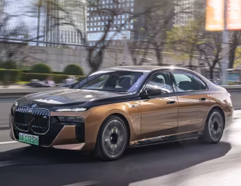 BMW i7 M70L xDrive [China] (G70) '2023–26