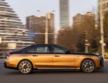BMW i7 M70L xDrive [China] (G70) '2023–26
