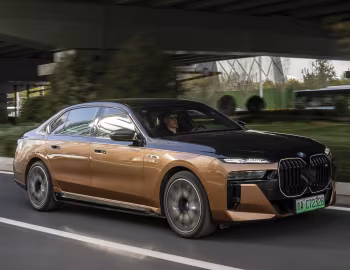 BMW i7 M70L xDrive [China] (G70) '2023–26
