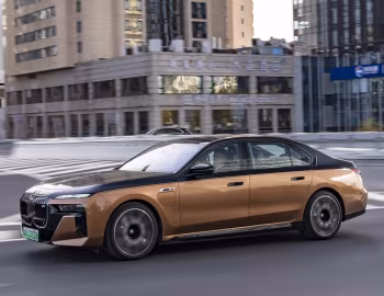 BMW i7 M70L xDrive [China] (G70) '2023–26