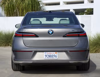 2023–pr. BMW i7 xDrive60 [North America] (G70) '2022–pr.