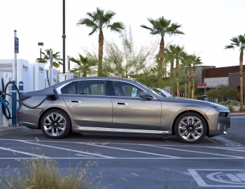 2023–pr. BMW i7 xDrive60 [North America] (G70) '2022–pr.