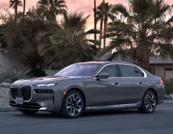 2023–pr. BMW i7 xDrive60 [North America] (G70) '2022–pr.