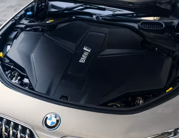 Bajo el capó BMW i7 xDrive60 Excellence "The First Edition" [Japan] (G70) '2022