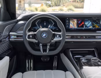 Panel frontal 2023–pr. BMW i7 xDrive60 M Sport [North America] (G70) '2022–pr.