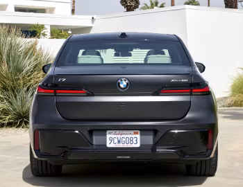 2023–pr. BMW i7 xDrive60 M Sport [North America] (G70) '2022–pr.