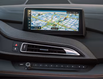 Интерьер 2019–20 BMW i8 Roadster [North America] (I15) '2018–20