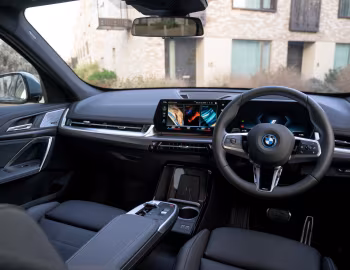 Panel frontal BMW iX1 xDrive30 M Sport [UK-spec] (U11) '2023–pr.