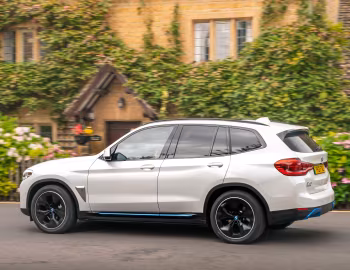 BMW iX3 "Premier Edition" [UK-spec] (G08) '2021