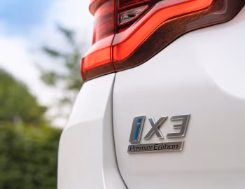 BMW iX3 "Premier Edition" [UK-spec] (G08) '2021