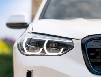 BMW iX3 "Premier Edition" [UK-spec] (G08) '2021
