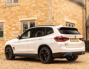 BMW iX3 "Premier Edition" [UK-spec] (G08) '2021