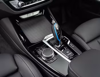 Інтэр'ер BMW iX3 "Premier Edition" [UK-spec] (G08) '2021