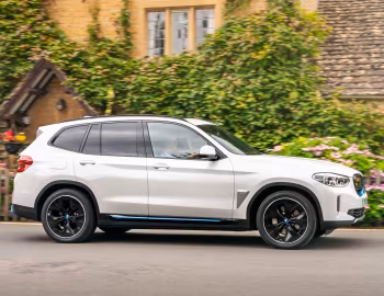 BMW iX3 "Premier Edition" [UK-spec] (G08) '2021