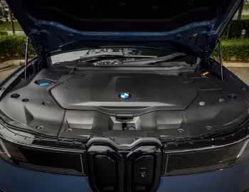 Bajo el capó BMW iX3 50 xDrive M Sport Pro [Malaysia] (NA) '2026