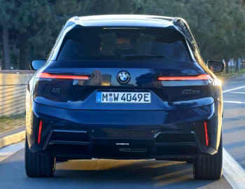 BMW iX M70 xDrive [Worldwide] (i20) '2025–pr.