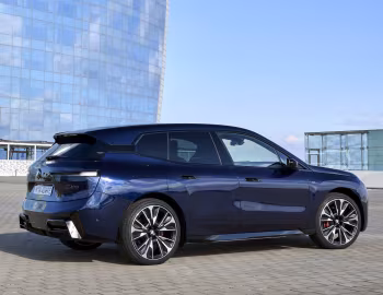 BMW iX M70 xDrive [Worldwide] (i20) '2025–pr.