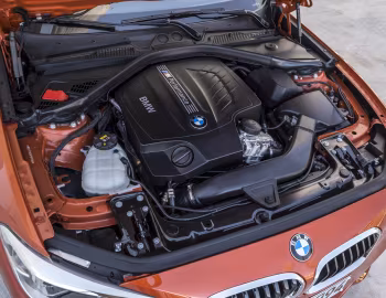 Bajo el capó BMW M135i 3-door [Worldwide] (F21) '2015–19
