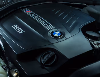Bajo el capó BMW M135i 5-door [Australia] (F20) '2015–16