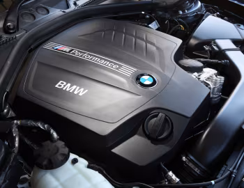Bajo el capó BMW M135i 5-door [Australia] (F20) '2012–15