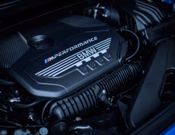 Bajo el capó BMW M135i xDrive [Japan] (F40) '2019–pr.