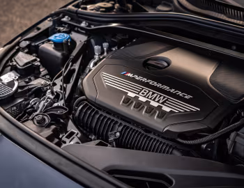 Bajo el capó BMW M235i xDrive Gran Coupé [UK-spec] (F44) '2020–24