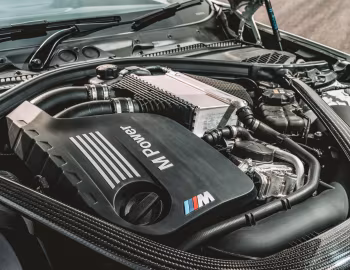 Bajo el capó BMW M2 Competition [UK-spec] (F87) '2018–20
