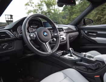 Интерьер 2015–17 BMW M3 [North America] (F80) '2014–16