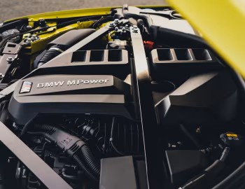 Bajo el capó BMW M4 Competition [UK-spec] (G82) '2021–pr.