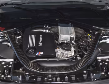 Под капотом 2015–17 BMW M4 Convertible [North America] (F83) '2014–17