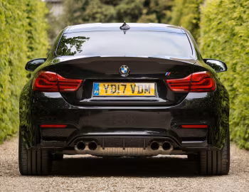 BMW M4 Coupé M Performance Parts [UK-spec] (F82) '2017–20