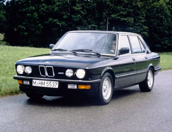 BMW M5 [Worldwide] (E28) '10.1984–09.1987