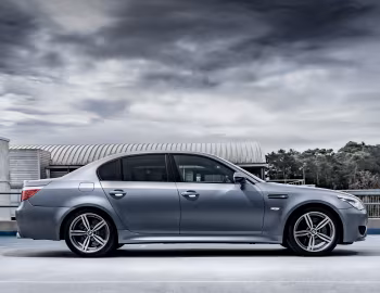 BMW M5 [UK-spec] (E60) '03.2007–12.2009