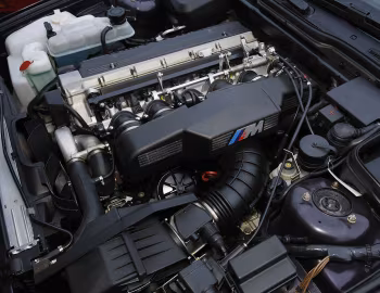 Bajo el capó BMW M5 Sedan [LHD] (E34) '05.1994–08.1995