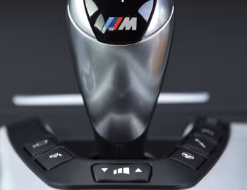 Інтэр'ер BMW M5 [UK-spec] (F10) '2011–13