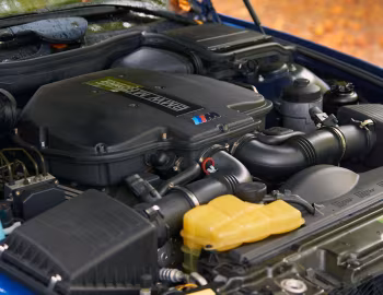 Sous la capuche BMW M5 [UK-spec] (E39) '09.2000–06.2003