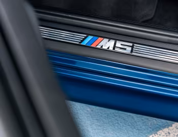 BMW M5 [UK-spec] (E39) '09.2000–06.2003