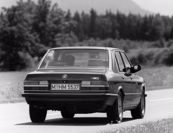 BMW M5 [Worldwide] (E28) '10.1984–09.1987